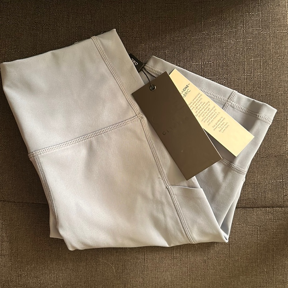 NWT Glyder Taper Legging Shorts with Pockets Light Blue Size Small